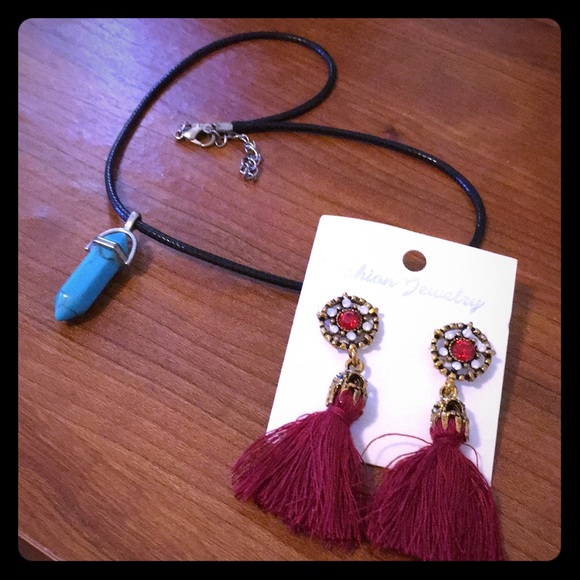 Accessories - Earrings and a necklace ✅